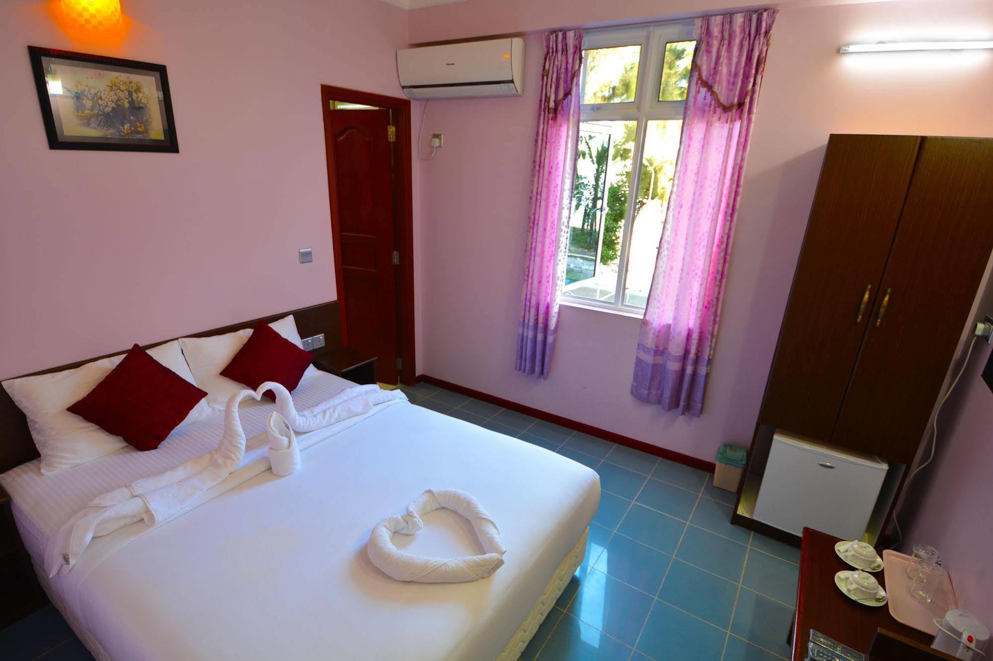 Coral Queen Inn Hulhumale Exteriör bild