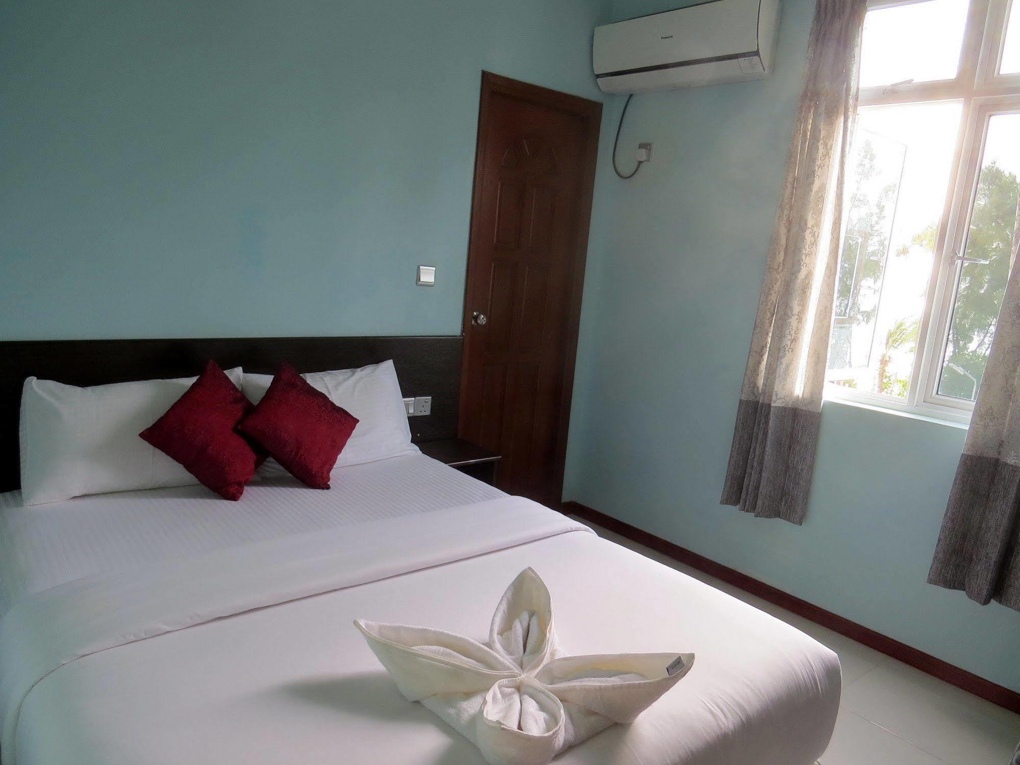 Coral Queen Inn Hulhumale Exteriör bild